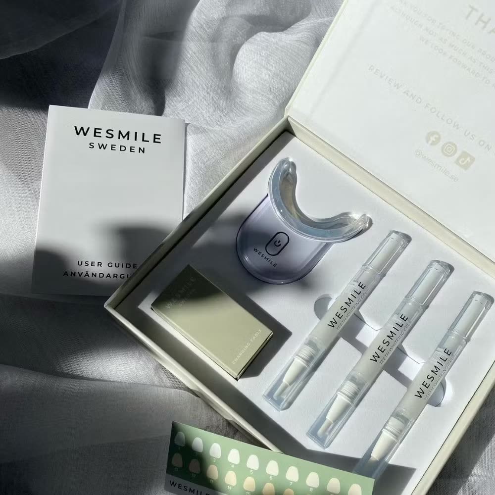 The WeSmile Starter Kit, opened: LED tray, three gel pens and the shade card