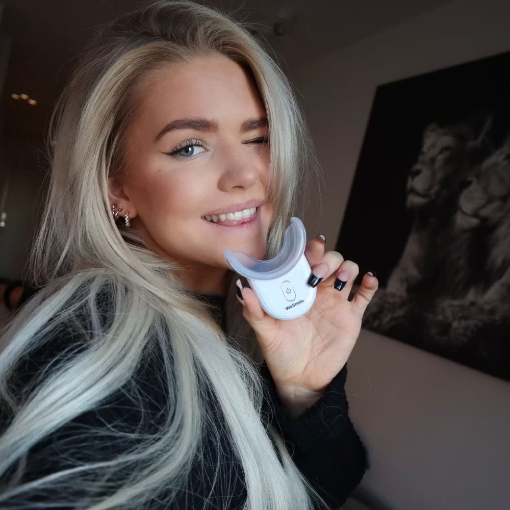 Wilma Tillander, creator, holding the LED booster with the tray