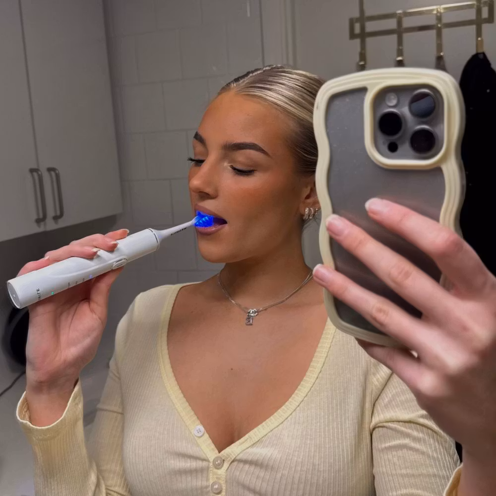 Creator brushing with the blue LEDs in the head switched on